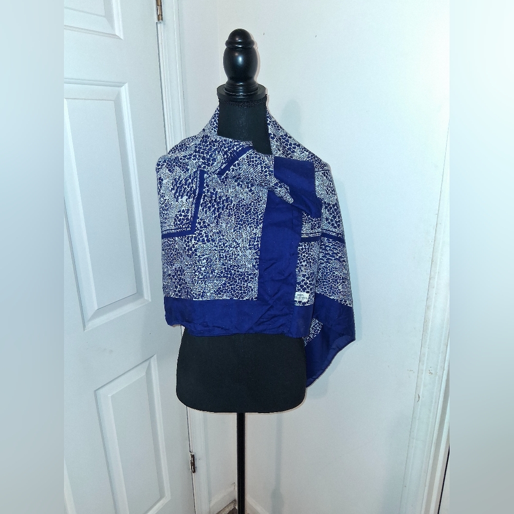 Blue and White Patterned Scarf - Picture 4 of 6